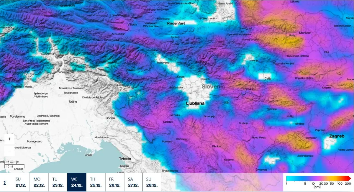 Zemljevid prikazuje napoved snežne pokritosti v Sloveniji in okoliških območjih za obdobje od 21. do 28. decembra, z barvnimi odtenki od vijolične do modre, ki označujejo višino snežne pokritosti.